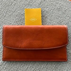 New Fossil Leather Wallet w/ Magnetic Close